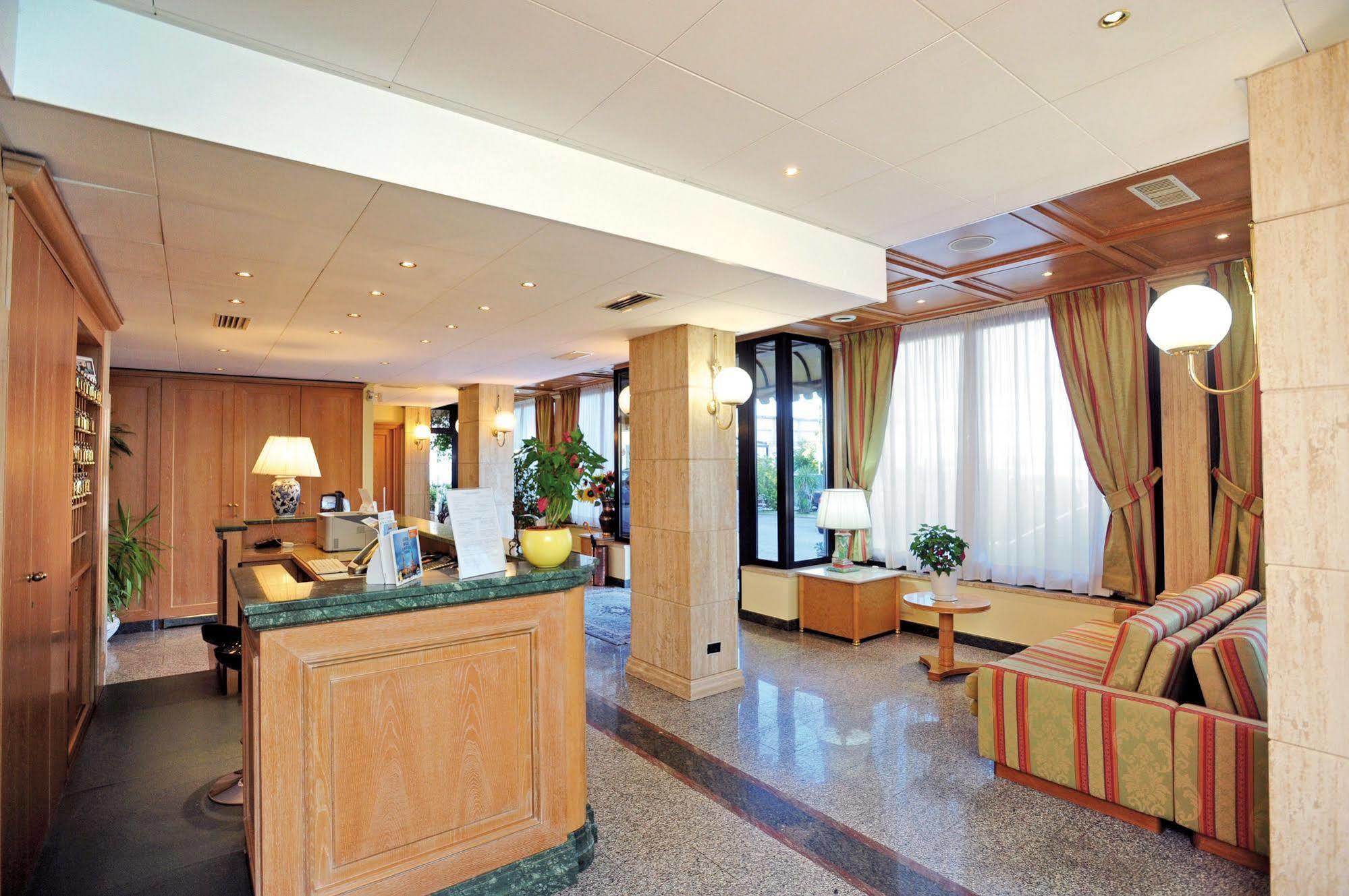 Hotel L'Aquila Pomezia Zewnętrze zdjęcie
