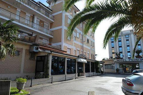 Hotel L'Aquila Pomezia Zewnętrze zdjęcie